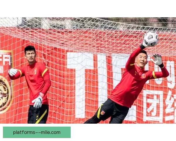 中国男足在18强赛连胜两场积分攀升引发球迷热议 中国男足在18强赛连胜两场积分攀升引发球迷热议